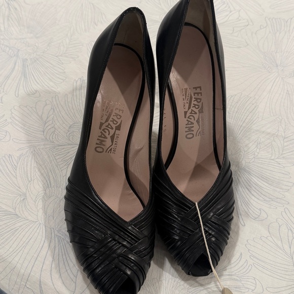 Salvatore Ferragamo Black Heels with Woven Leather Design - Picture 3 of 5